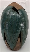 Art pottery planter 10"x 15"