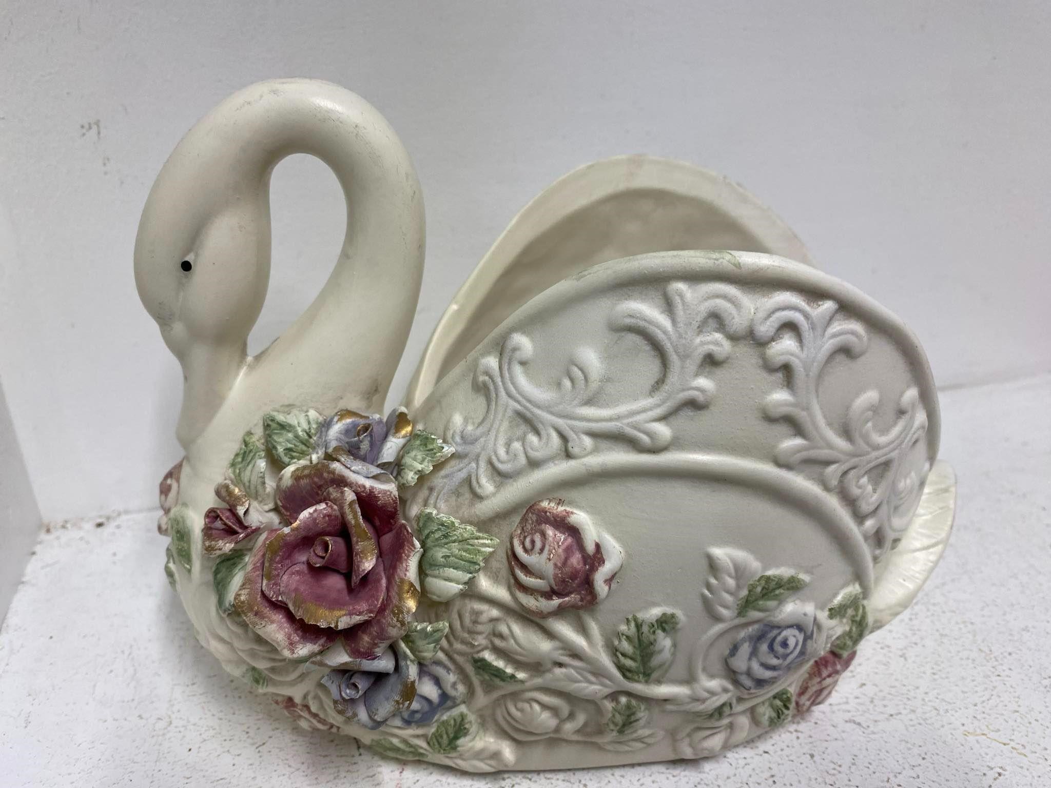 Beautiful Vintage Pottery Handcrafted Swan Vase k