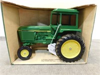 John Deere 4440