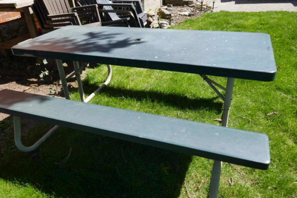 Resin "Picnic Table w/ Metal Base 72"L