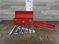 MASTER CRAFT TOOL BOX / SET OF WRENCHES