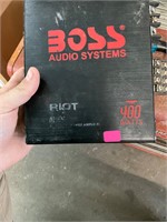 Boss 400 Watt Amplifier