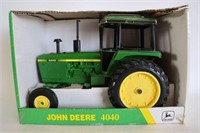 JOHN DEERE 4040 TRACTOR ERTL 1/16