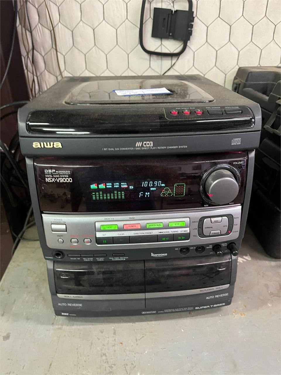 Aiwa Stereo with Speakers