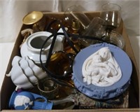 Tray lot of assorted items