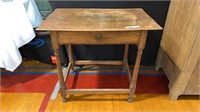 ANTIQUE TAVERN TABLE W/ 1 DRAWER