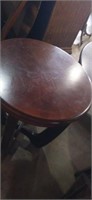 Round chair side table 21x25in