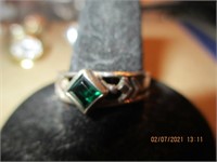 925 Silver Ring w/Green Stone-3.7 g