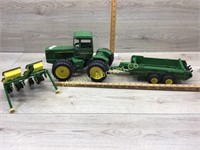 DIE CAST JOHN DEERE TRACTOR WITH IMPLIMENTS