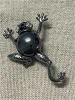FROG BROOCH WITH HEMATITE