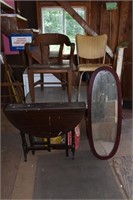 Furniture lot: 2 chairs, 2 tables, mirror, etc.; a