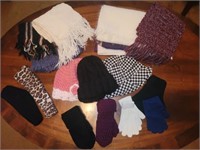 Ladies scarves, hats, & mitts 18 pcs