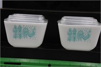 TWO PYREX DISHES WITH COVERS