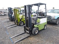 Clark Y235 Forklift