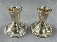 (2) Sterling silver candlesticks, Chandeliers en
