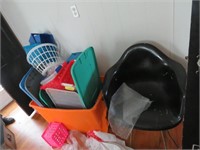GROUP OF TOTES AND CHAIR