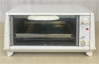 White-Westinghouse Toaster Oven w/Pan