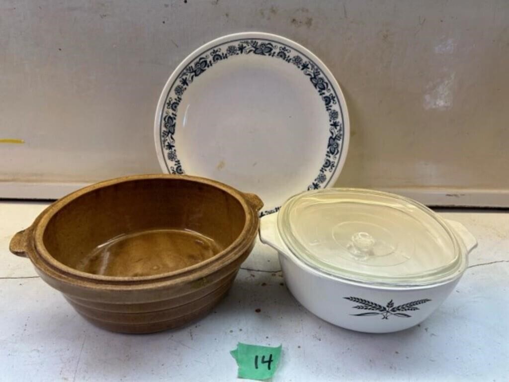 2 Casserole Dishes / 1 plate