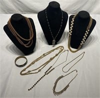 8 pcs. Vintage Ladies Fashion Jewelry