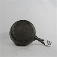 UNMARKED #3 SINGLE NOTCH CAST IRON SKILLET