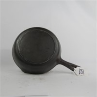 UNMARKED #5 CAST IRON SKILLET W/ HEAT RING