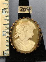 1 3/4" cameo pin set in unknown gold metal (k 15)