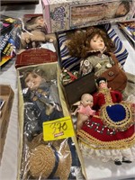 LARGE GROUP OF DOLLS