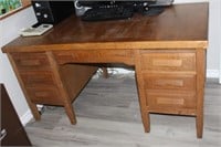 Solid oak 6 drawer kneehole desk (contents on desk
