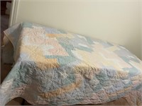 2 MATCHING DOUBLE BEDSPREADS