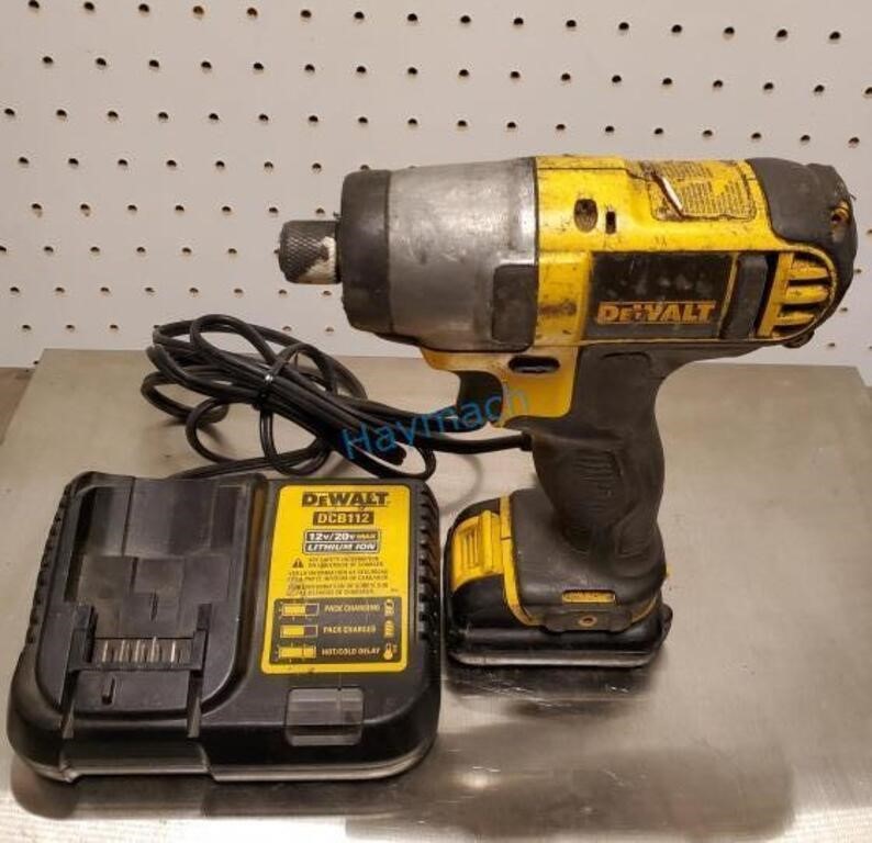 DEWALT CORDLESS IMPACT DCE815 & CHARGER