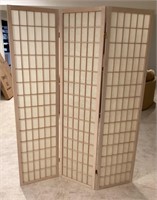6' dressing screen with three 18" panels