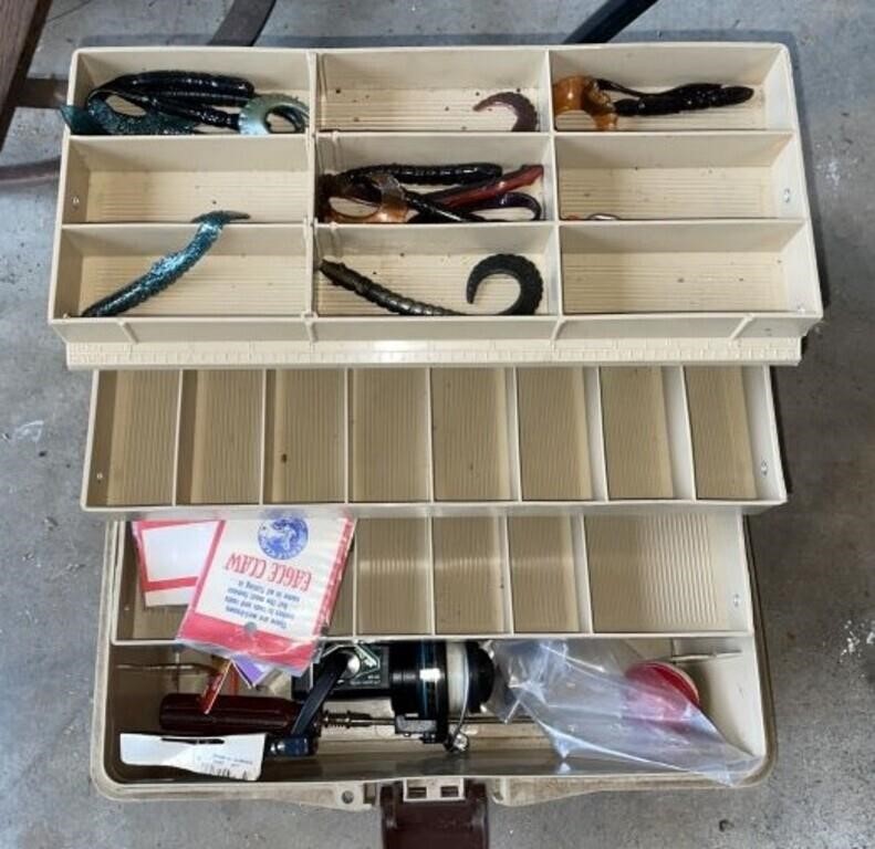 Old Pal 1060 Tacklebox with Reel, Worms etc