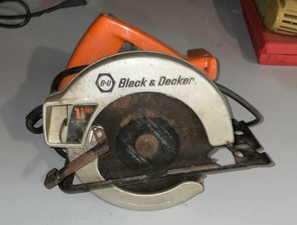 Black & Decker Corded 7-1/4" Circular Saw 7390