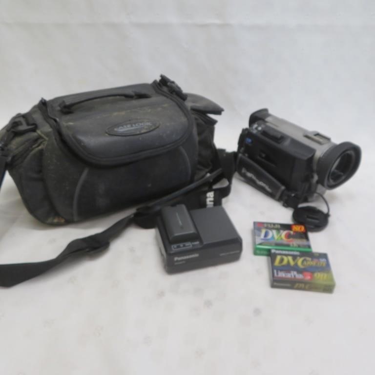 Panasonic Camcorder 300X Digital w / Case