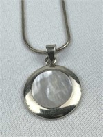 925 Silver Circle Mother of Pearl Pendant Necklace