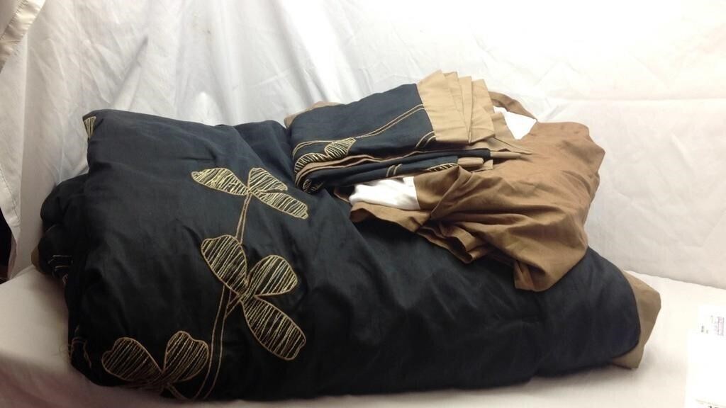 C7) King, comforter, skirt and shams