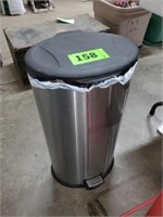 STAINLESS LIKE STEP LID WASTE CAN