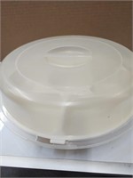 Rubbermaid Divided Server with Lid