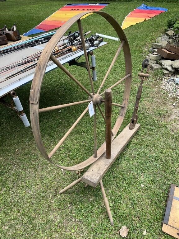 LARGE SPINNING WHEEL