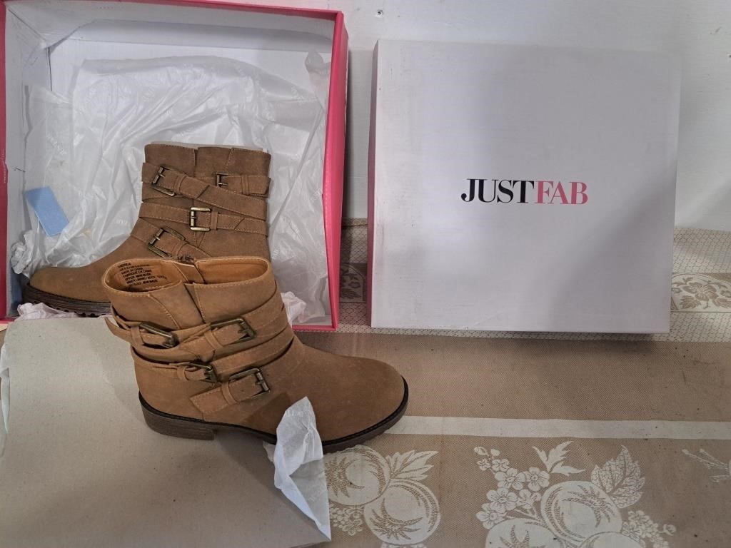 Ladies new Justfab Andreia size 5.5