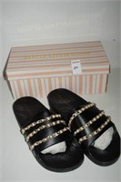 WILD DIVA LOUNGE WOMENS SLIPPERS SIZE 9