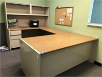U-Shaped Desk with Hutch