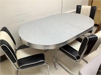 Great 50’s diner style table & chairs set