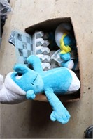 STUFFED SMURFS AND CHESSBOARD