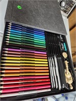 very nice art set, 2 drawers to stay organized