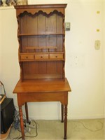 F4 - Nice Desk with Bookshelf Top