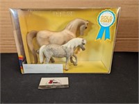 2 Breyers horses w/ box (not original box)