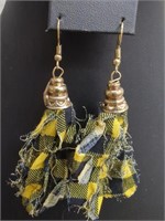 Cloth dangle earrings