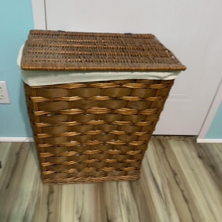 22" Wicker Laundry Hamper Lined