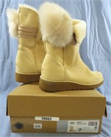 UGG SUEDE CREAM ANKLE BOOTS WOMENS-IN BOX-SIZE 7